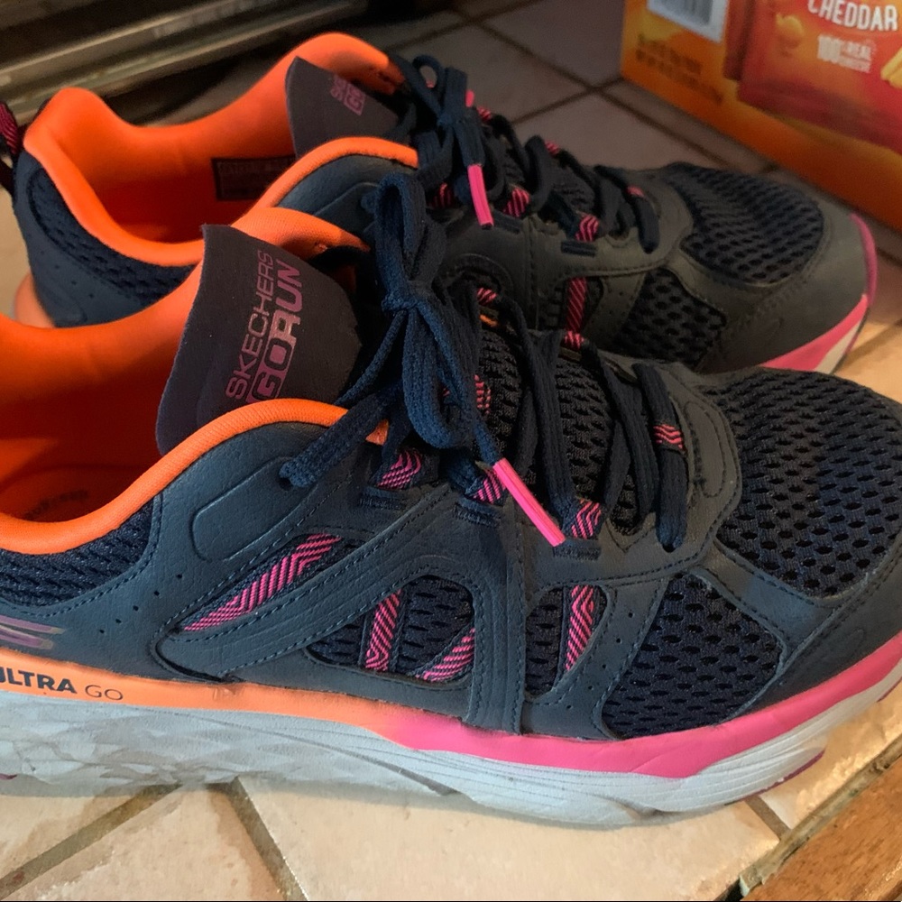 Woman’s Skechers size 8.5